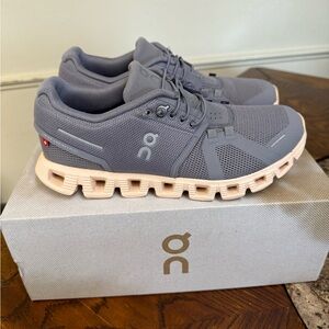 On Cloud 5. Womens size 7 Grey & Peach color. In amazing shape!